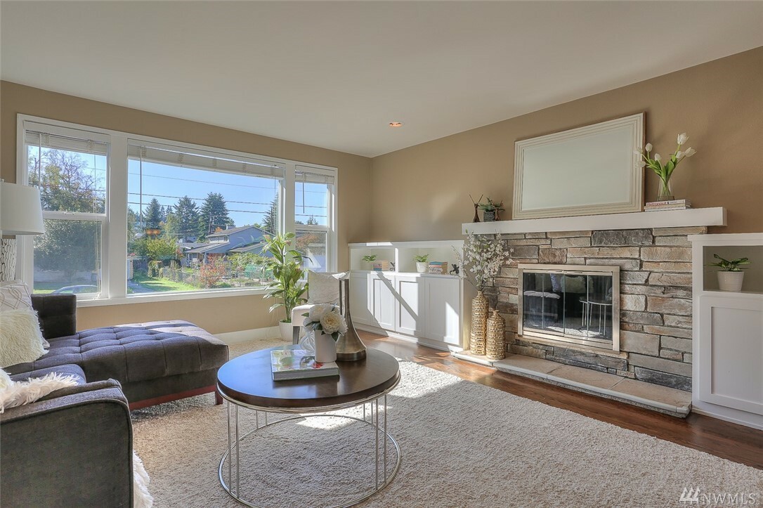 Property Photo: 1011 Cascade Dr WA 98020