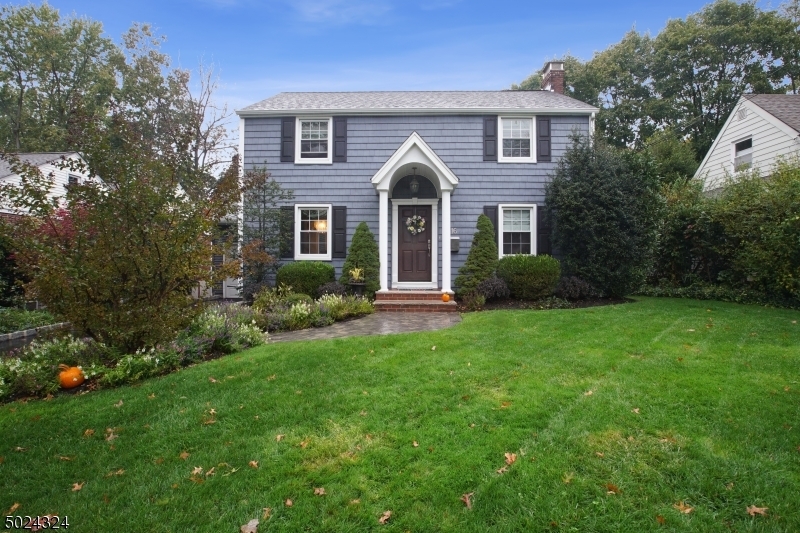 Property Photo:  16 Crestwood Rd  NJ 07960 