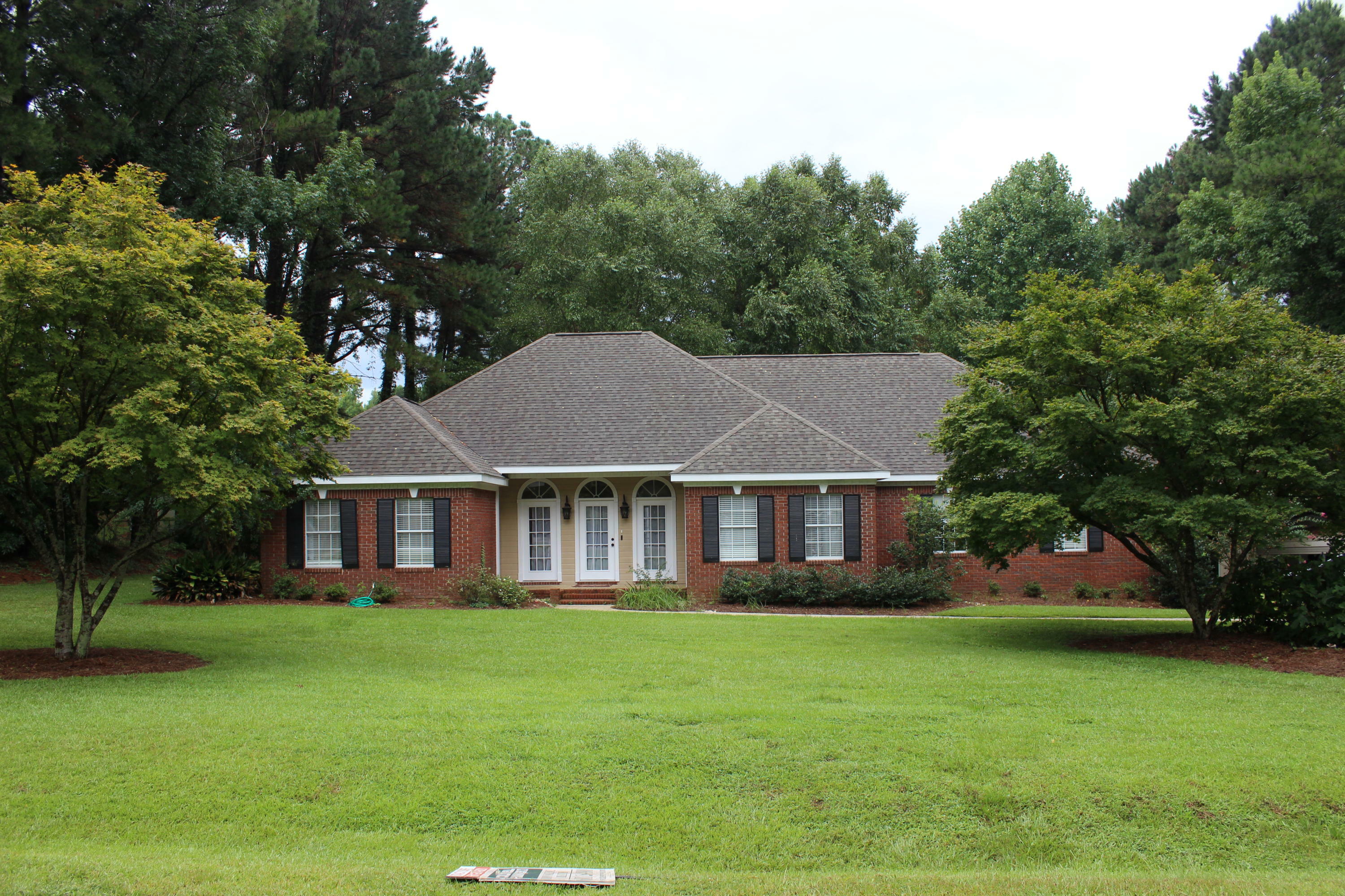 Property Photo:  19 Franklin Pl  MS 39402 