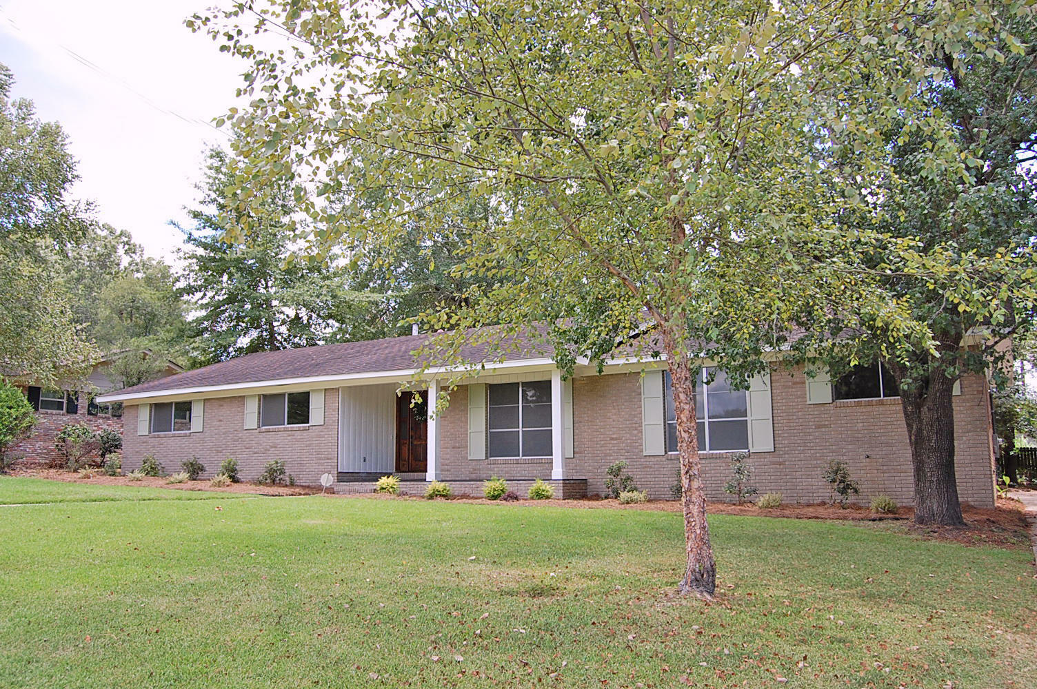 Property Photo:  706 Woodland Hills  MS 39402 