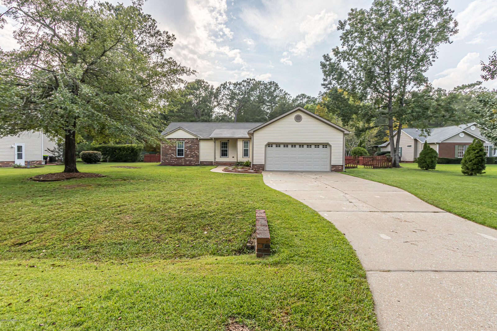 Property Photo:  436 Candlewood Drive  NC 28540 