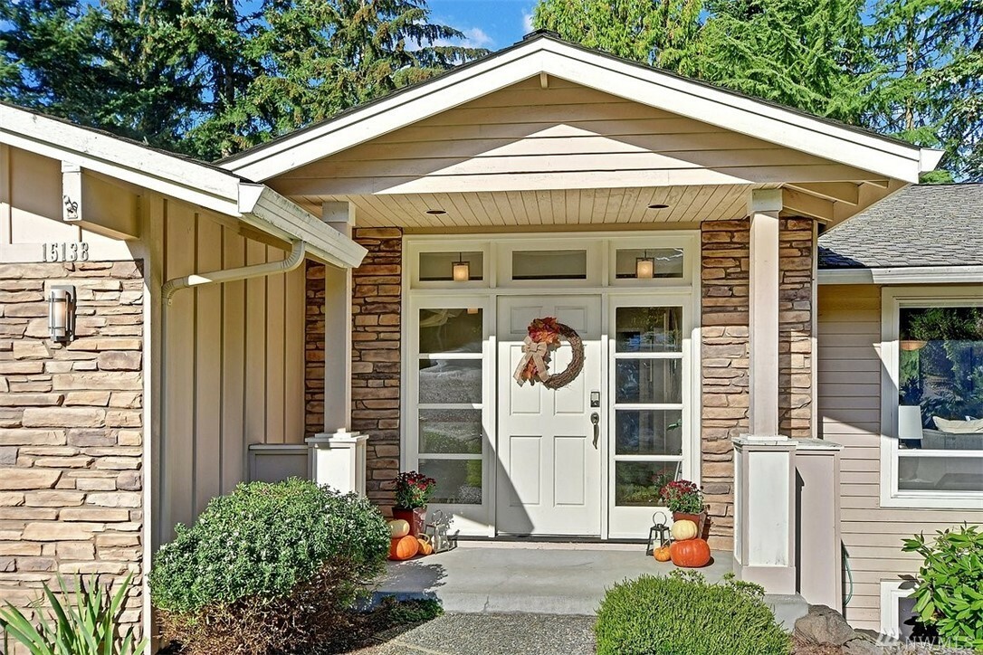 Property Photo: 15138 SE 48th Dr WA 98006