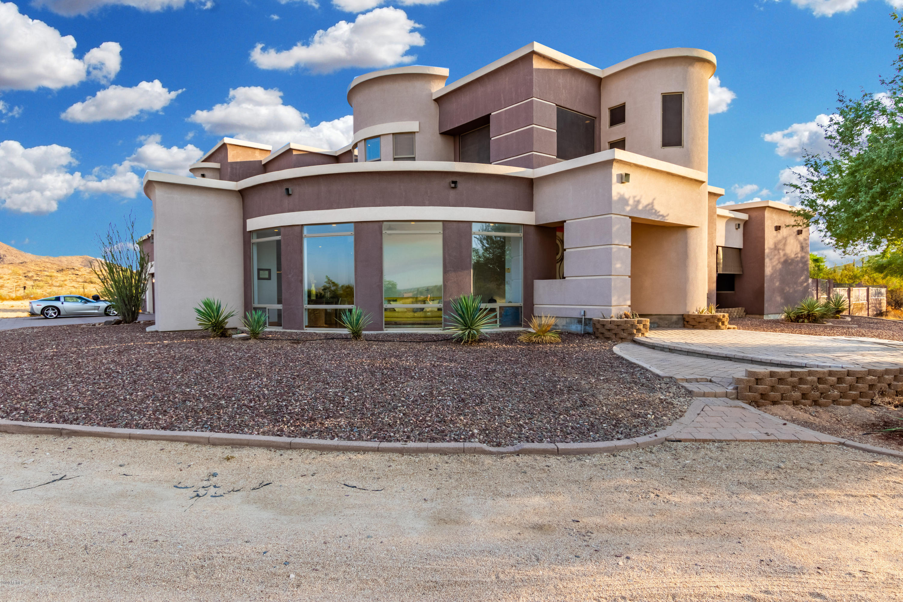 Property Photo:  8814 S Dysart Road  AZ 85338 
