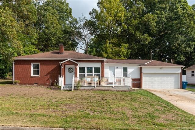 Property Photo: 15 N 9th Avenue NC 28650