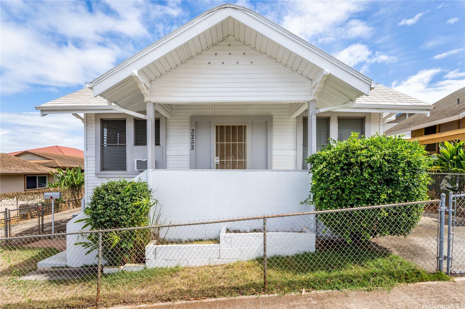 3252 Esther Street  Honolulu HI 96815 photo