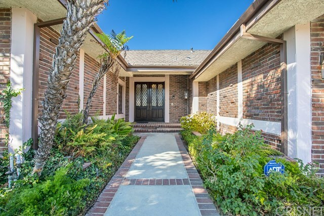 Property Photo:  6001 Woodland View Drive  CA 91367 