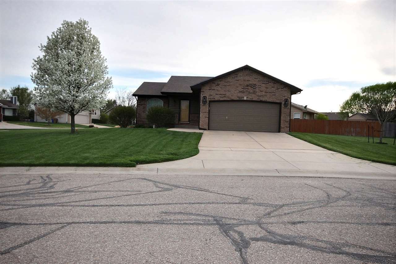 Property Photo:  1723 N Riverbirch Ct  KS 67002 