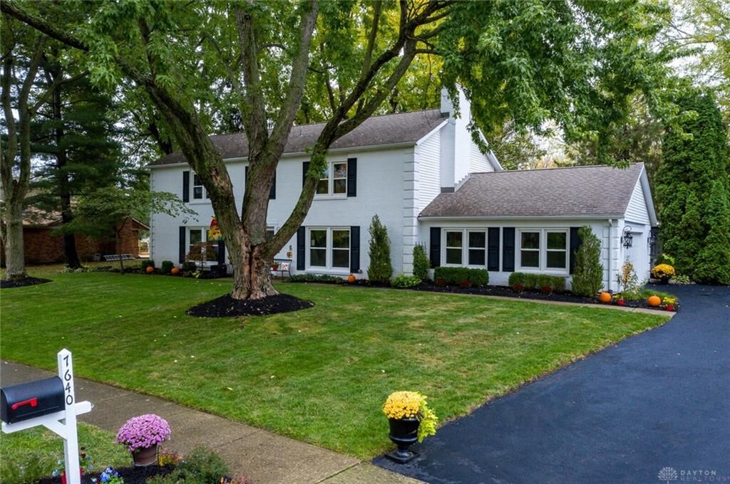 Property Photo:  7640 Cloverbrook Park Drive  OH 45459 
