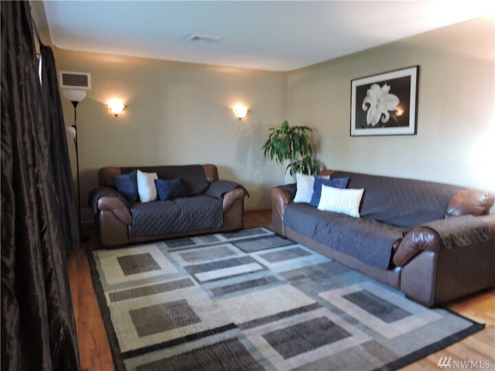 Property Photo: 404 K St SW WA 98848