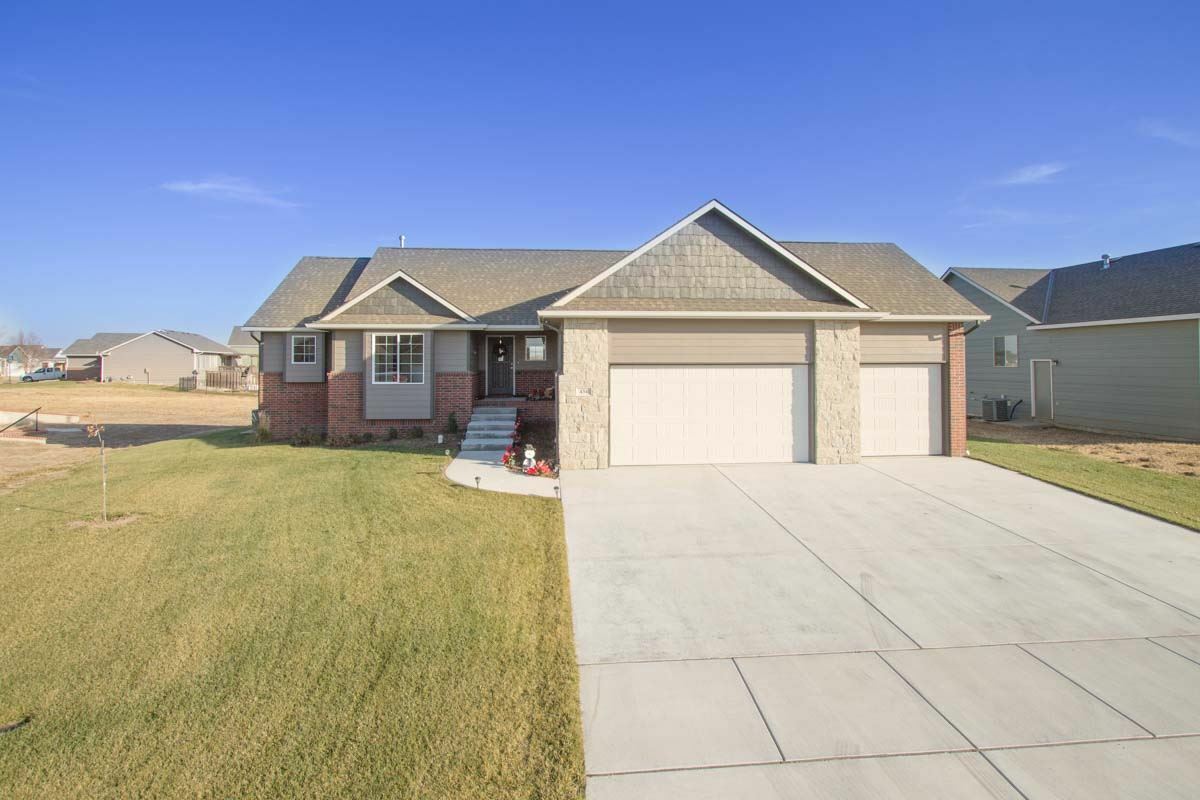 Property Photo: 434 N Baughman Ave KS 67060