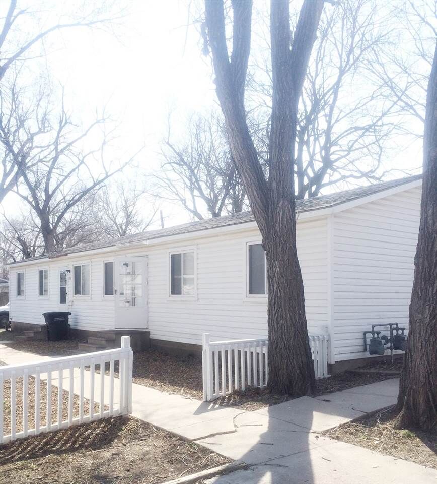 Property Photo: 211 E Wiley St KS 67010