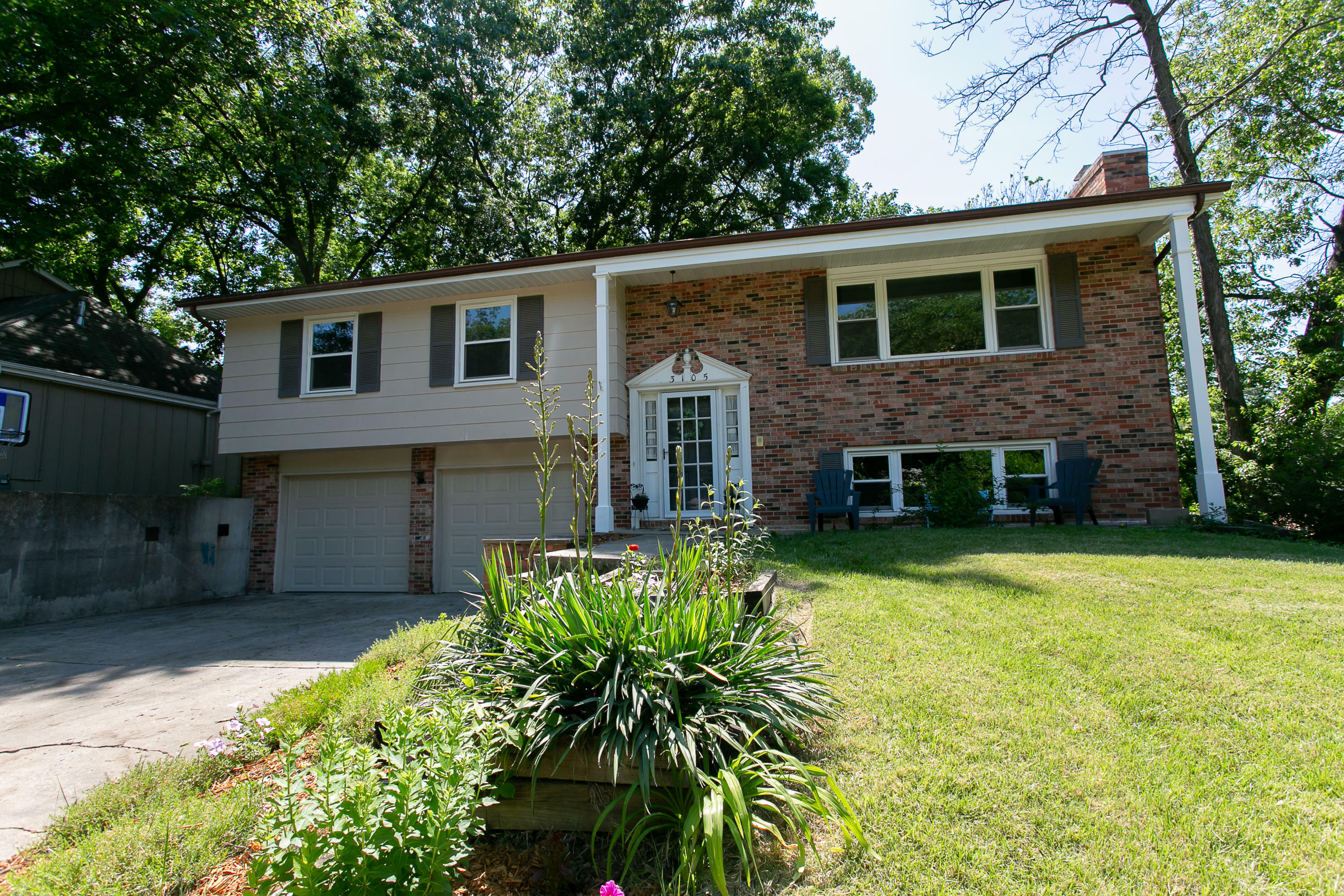 Property Photo:  3105 Lynnwood Dr  MO 65203 