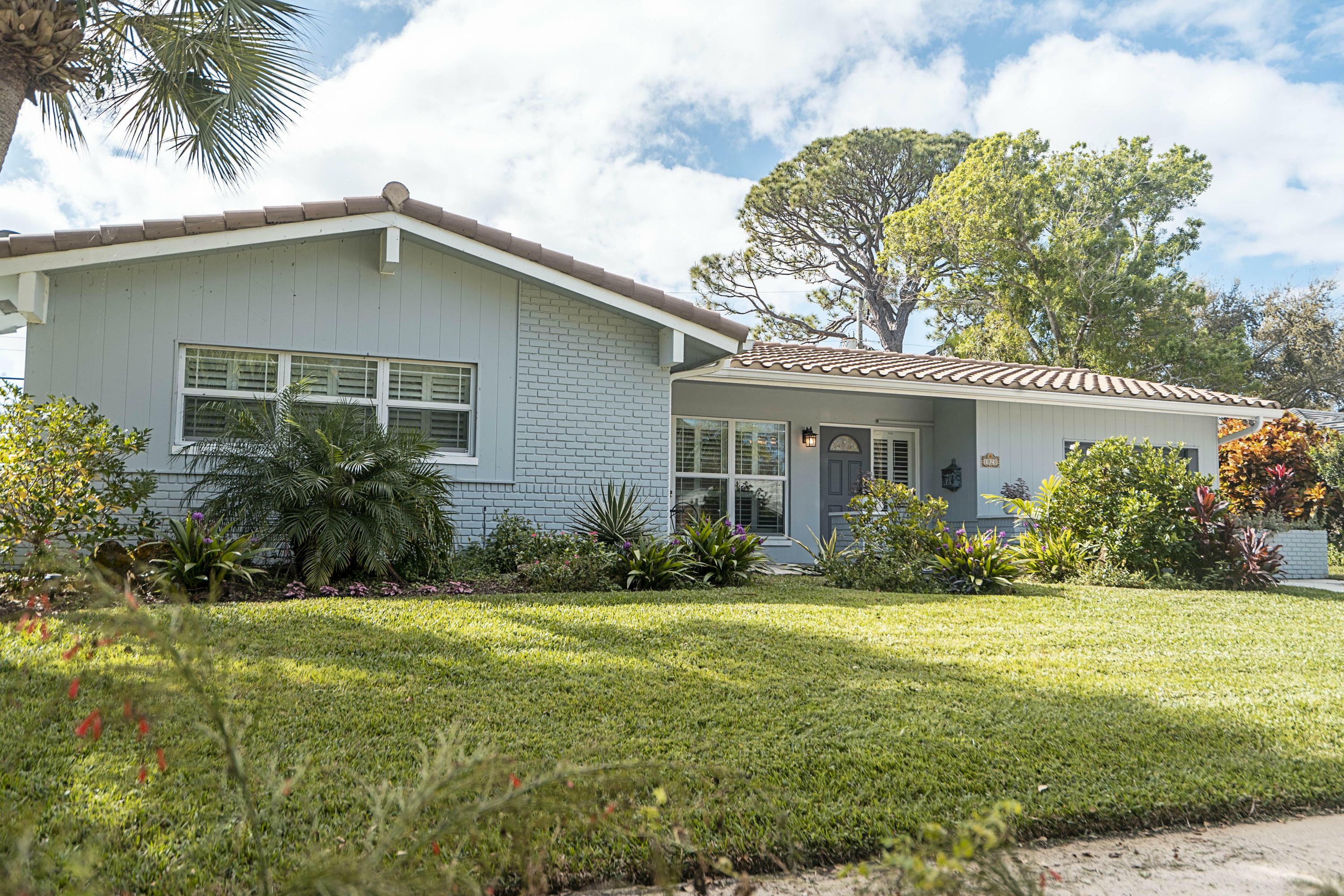 Property Photo:  1020 SW 1st Street  FL 33486 