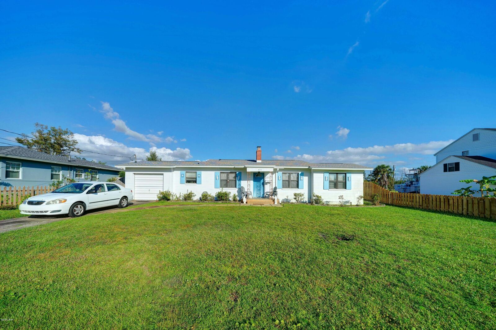 Property Photo:  