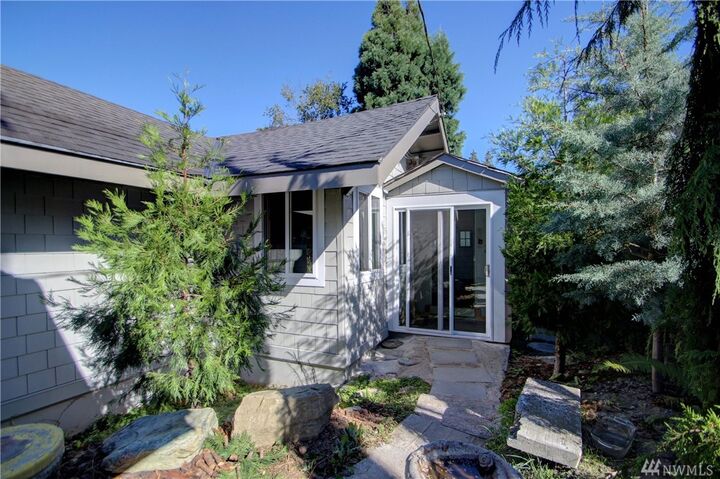 Property Photo: 1029 E Orange WA 98233