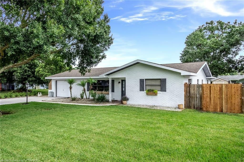 Property Photo:  2636 Queenswood Drive  FL 33870 