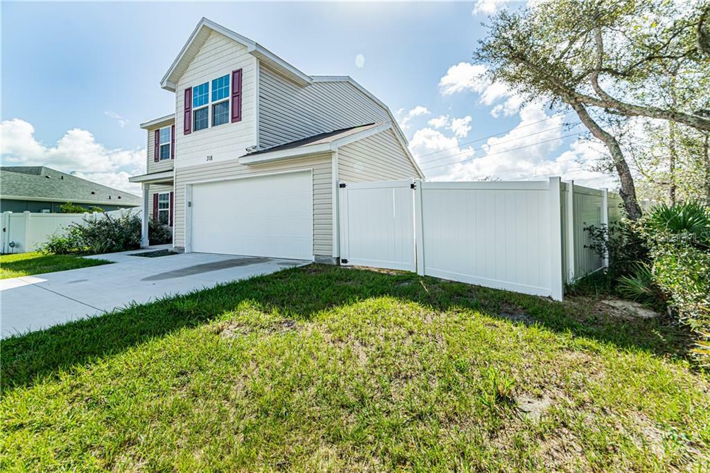 Property Photo:  318 Dolphin Way  FL 34759 