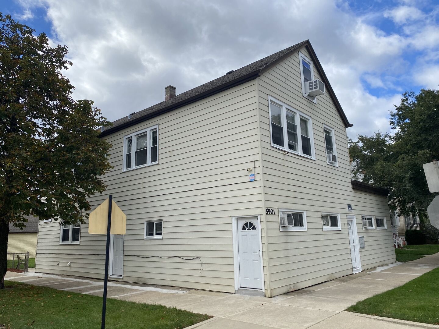 Property Photo:  5901 W Giddings Street  IL 60630 