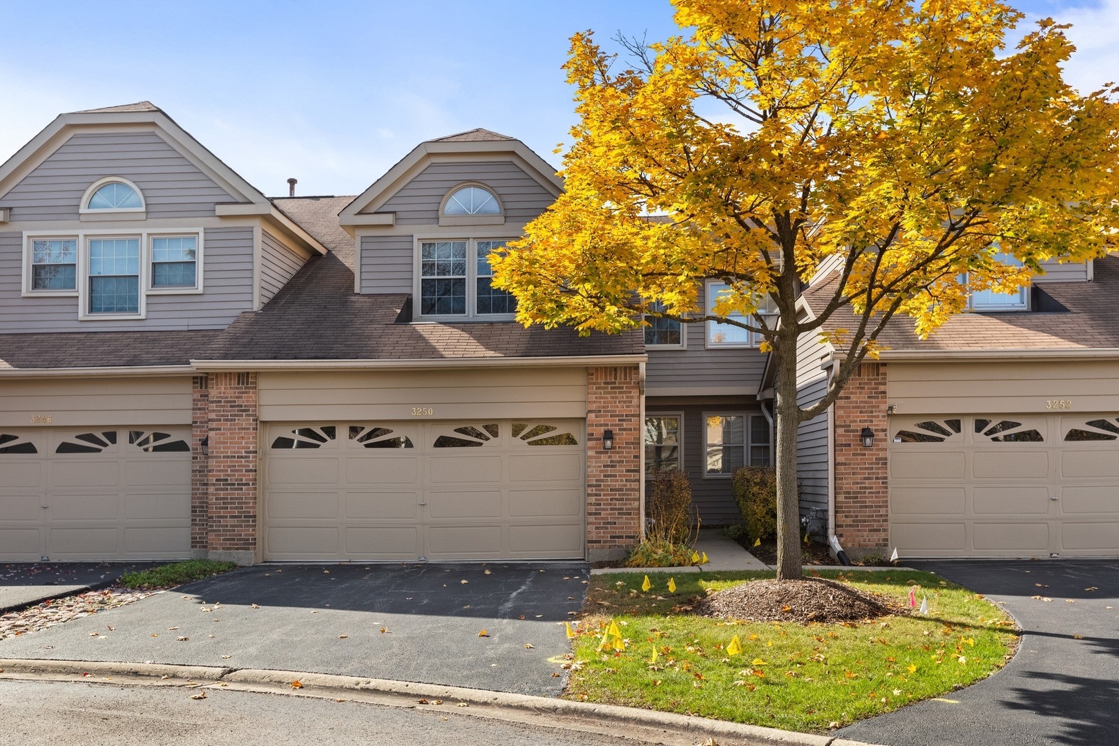 Property Photo: 3250 North Carriageway Drive IL 60004