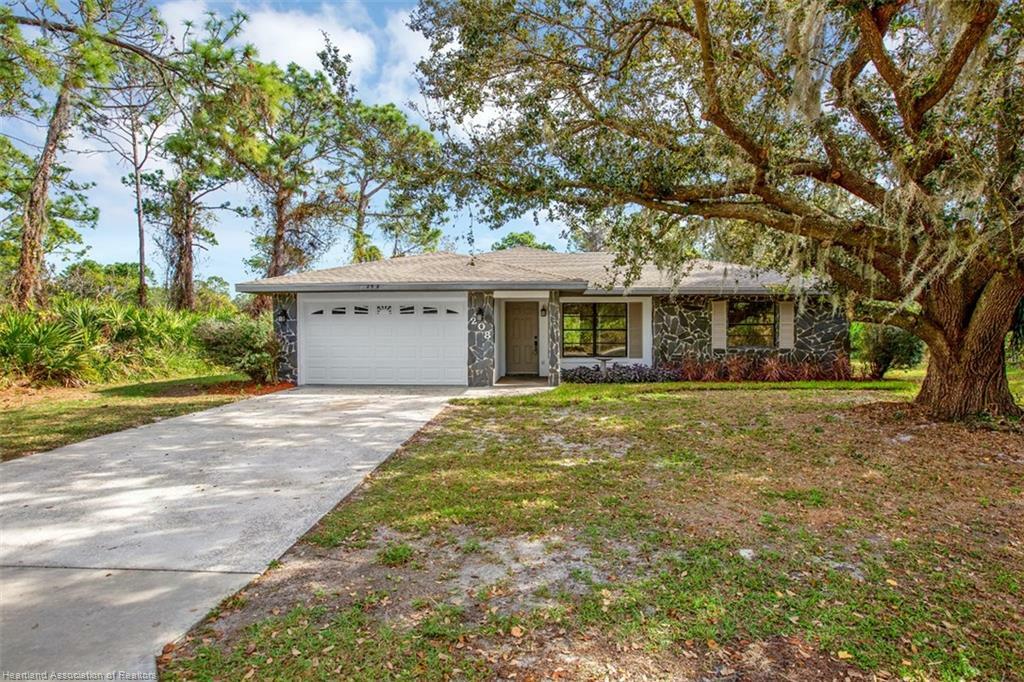 Property Photo:  208 Vanwall Terrace  FL 33872 