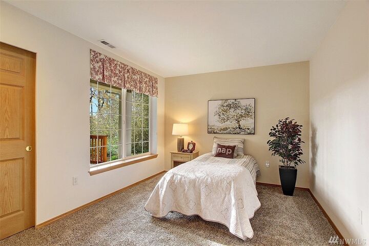 Property Photo: 18647 NE 55 Wy WA 98052