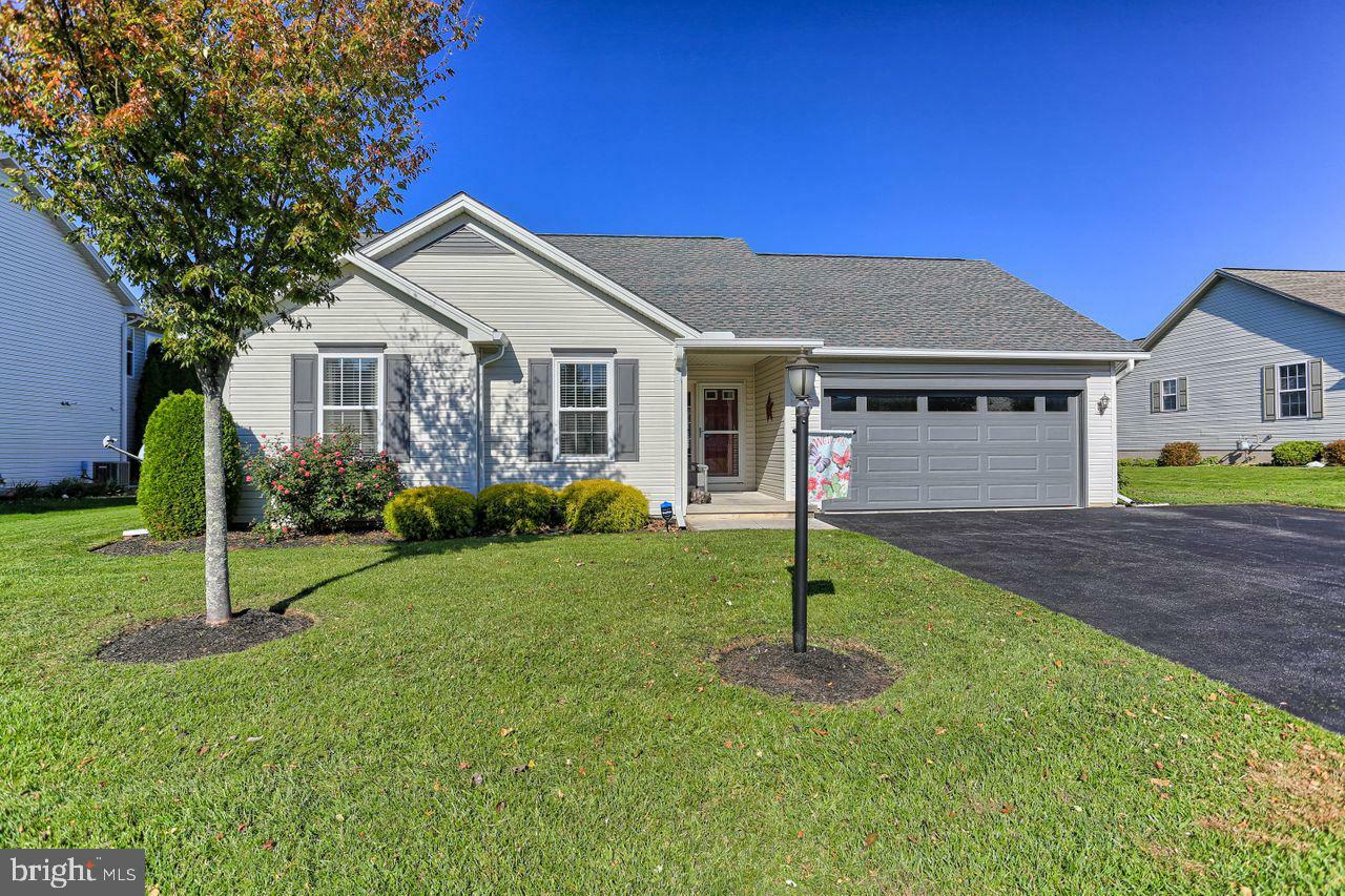 Property Photo:  1415 Setter Run Court  PA 17408 