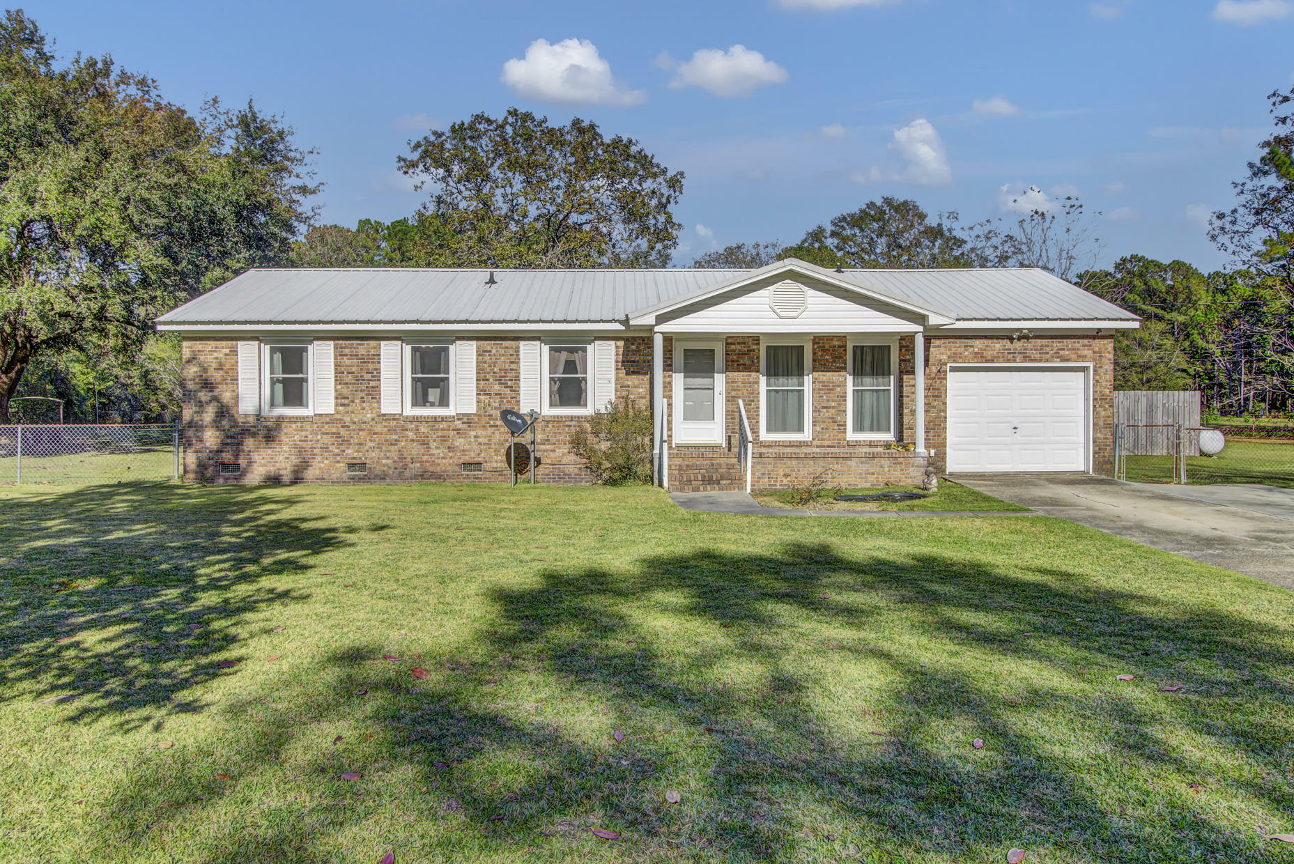 Property Photo:  214 Cornet Street  SC 29461 