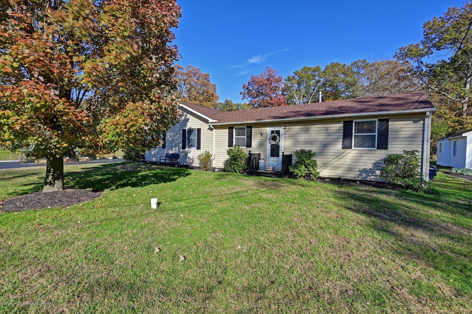 Property Photo:  2 Hotchkins Drive  NJ 08533 