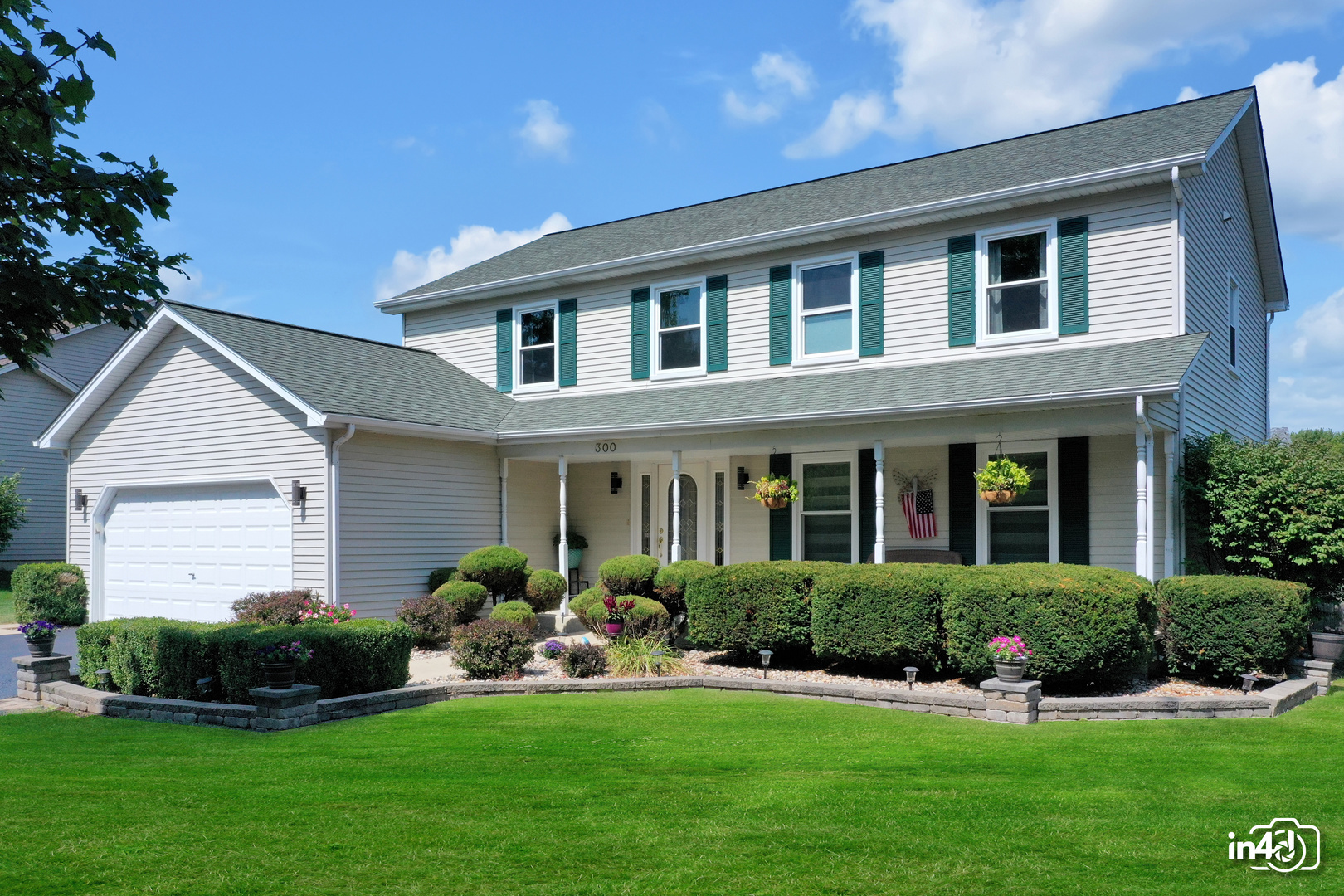 Property Photo: 300 Laverne Street IL 60119