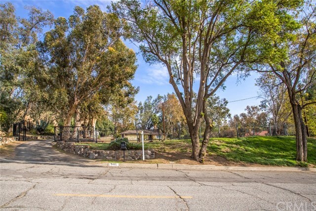 Property Photo: 5495 N Mountain View Avenue CA 92407