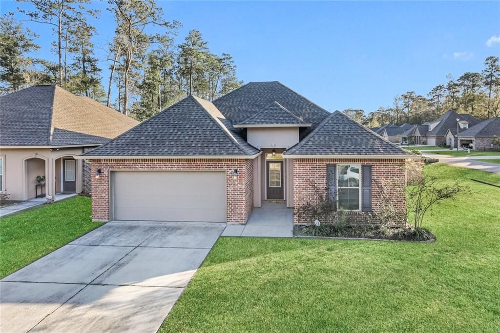 Property Photo: 1120 Berkshire Drive LA 70452