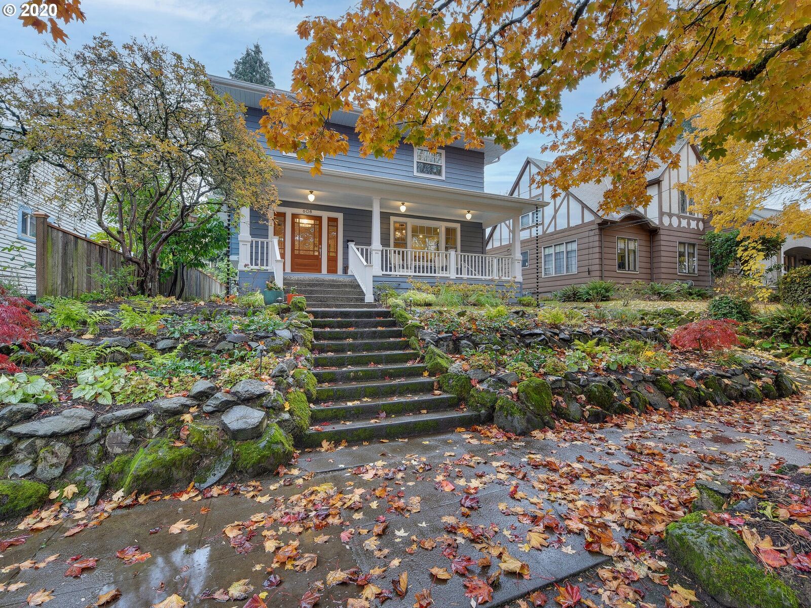 Property Photo:  608 NE Mirimar Pl  OR 97232 