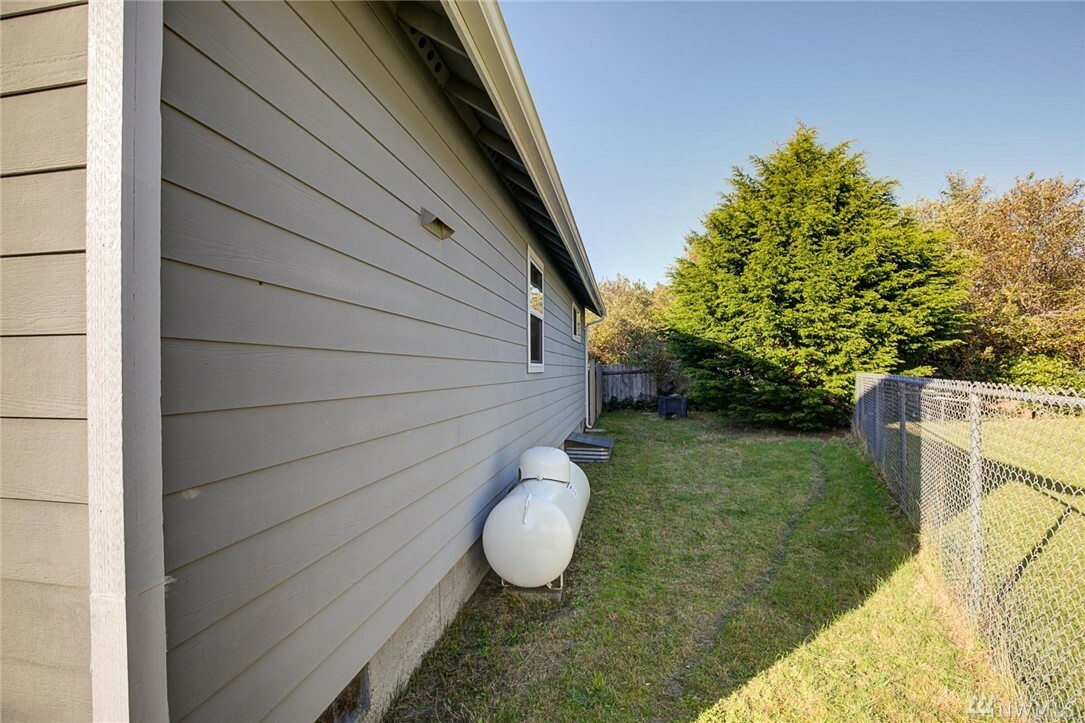 Property Photo:  858 Willow Ct SW  WA 98569 