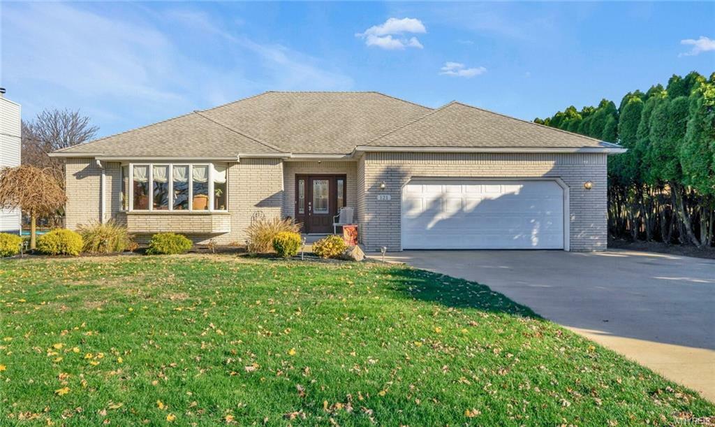 Property Photo: 121 Oakhill Drive NY 14224