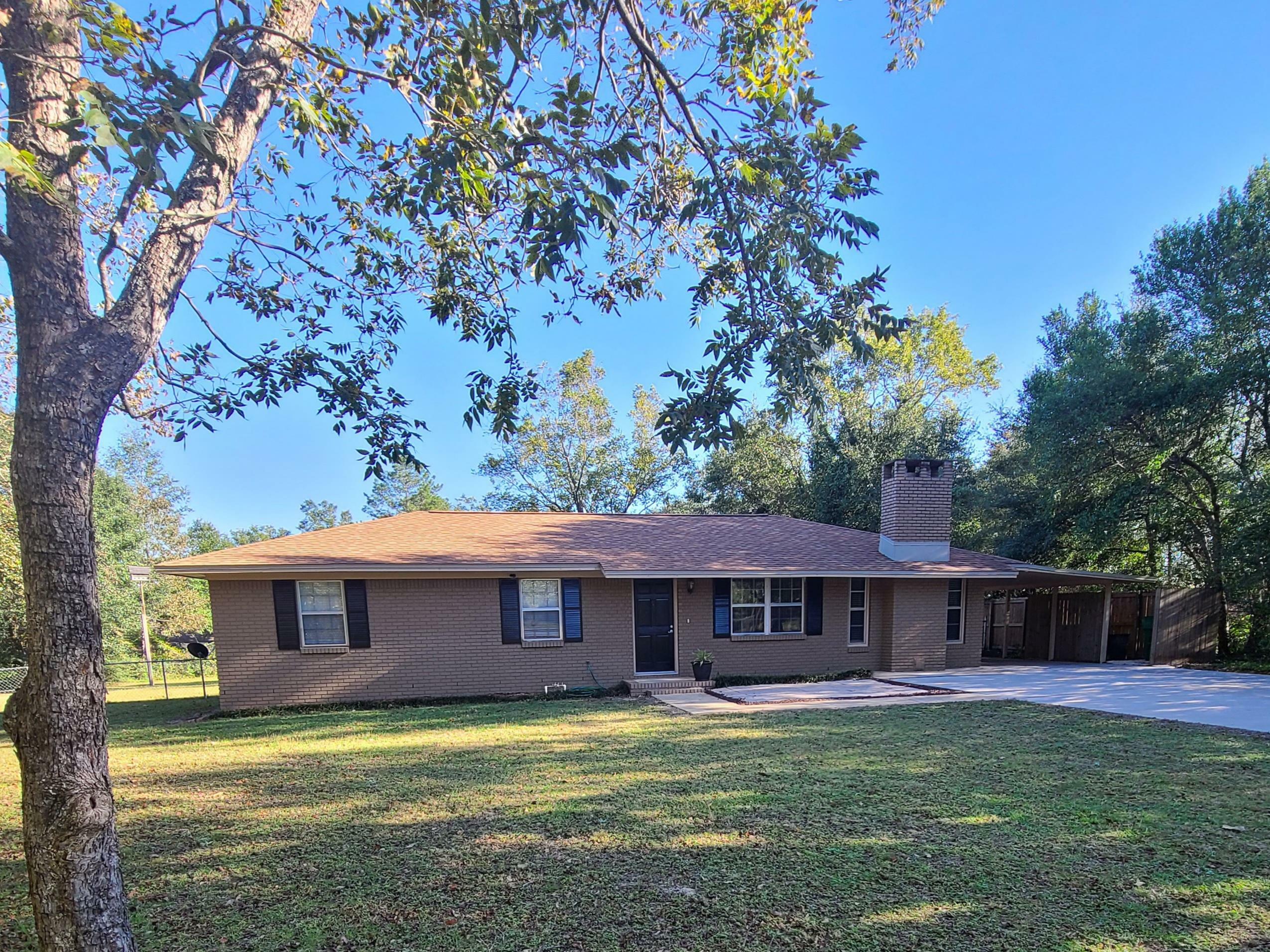 Property Photo:  302 Forrest Parkway  FL 32539 