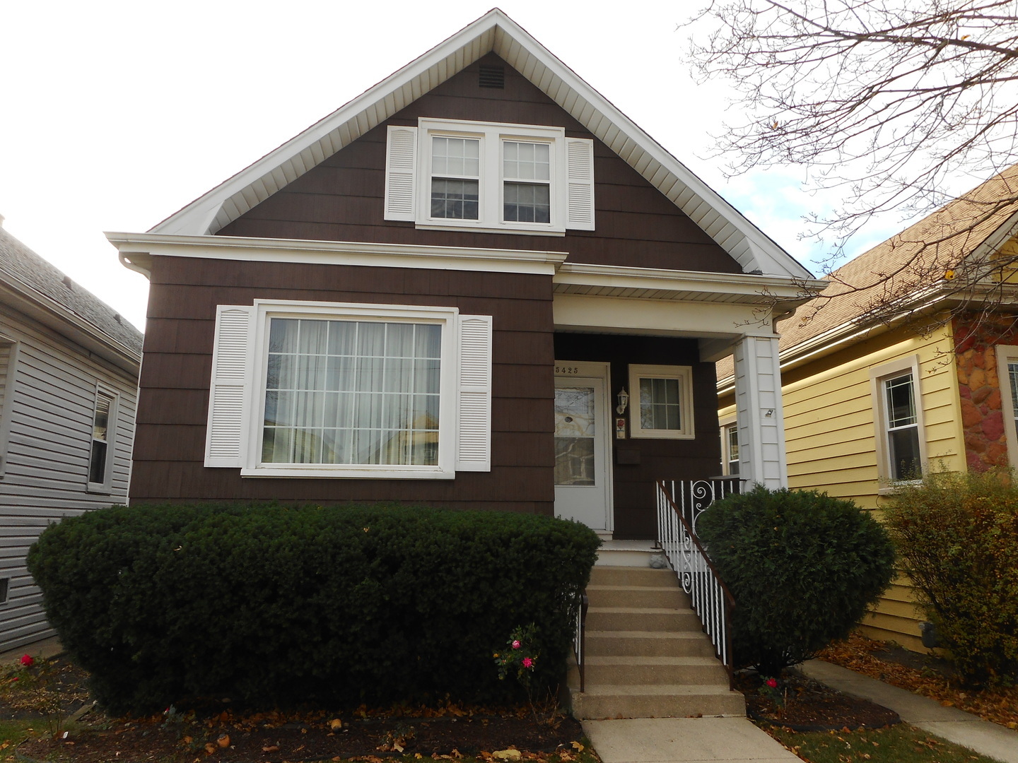 Property Photo: 5425 W Warwick Avenue IL 60641