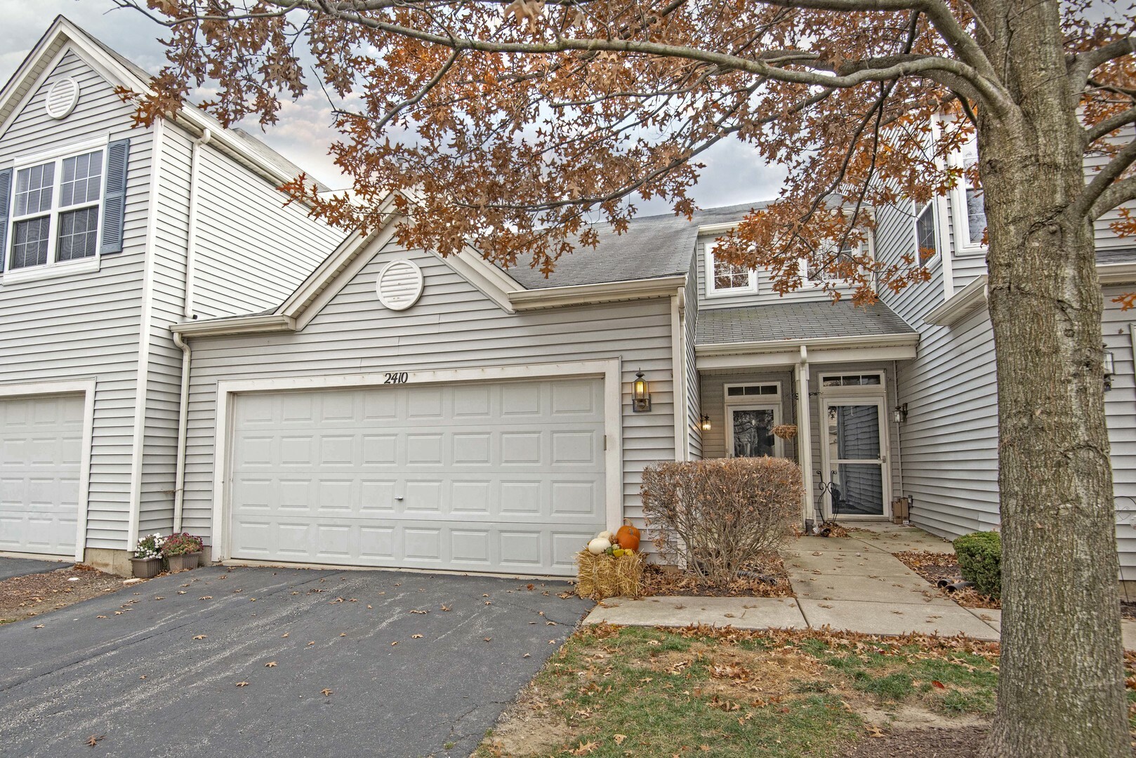 Property Photo:  2410 Brush Hill Circle  IL 60432 