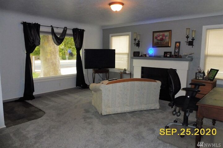 Property Photo:  412 SW 4th St  WA 99324 