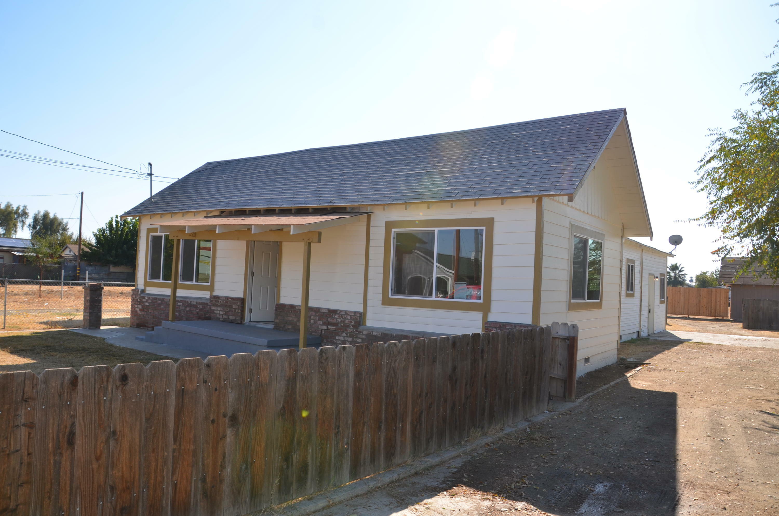 Property Photo:  946 Fresno Street  CA 93247 