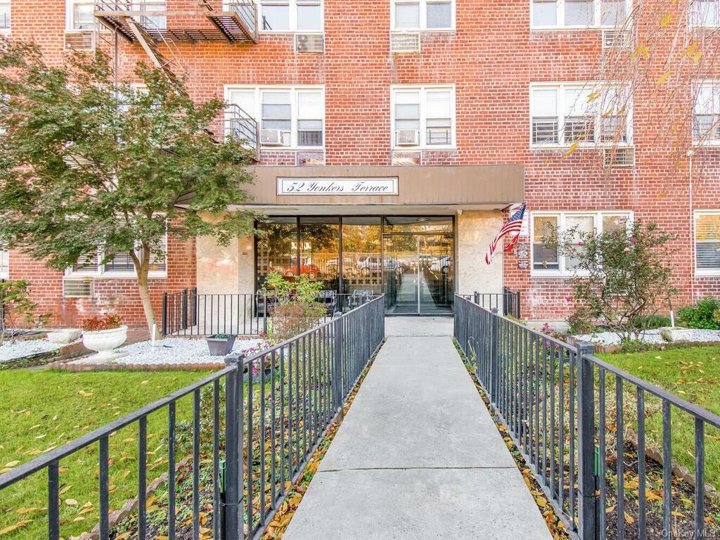 Property Photo:  52 Yonkers Terrace 2M  NY 10704 