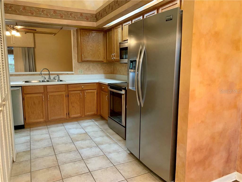 Property Photo: 120 Candlewick Court FL 32771