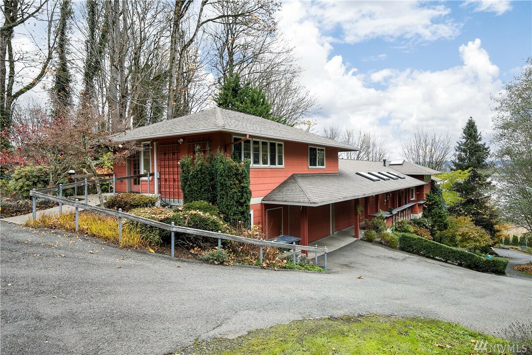 Property Photo:  1421 West Bay Dr NW  WA 98502 