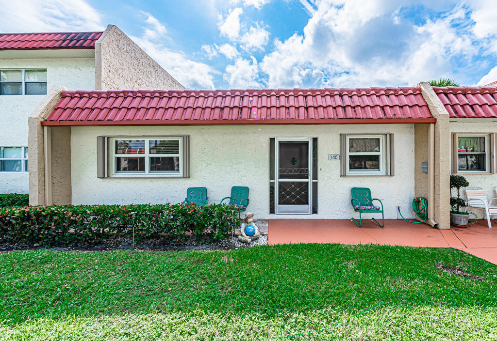 Property Photo: 140 Lake Evelyn Drive FL 33411