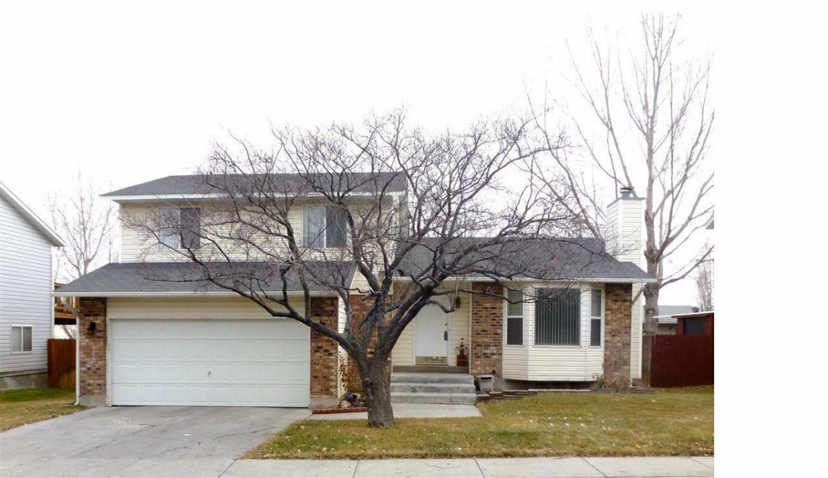 Property Photo: 2758 Shadow Ridge Dr NV 89801
