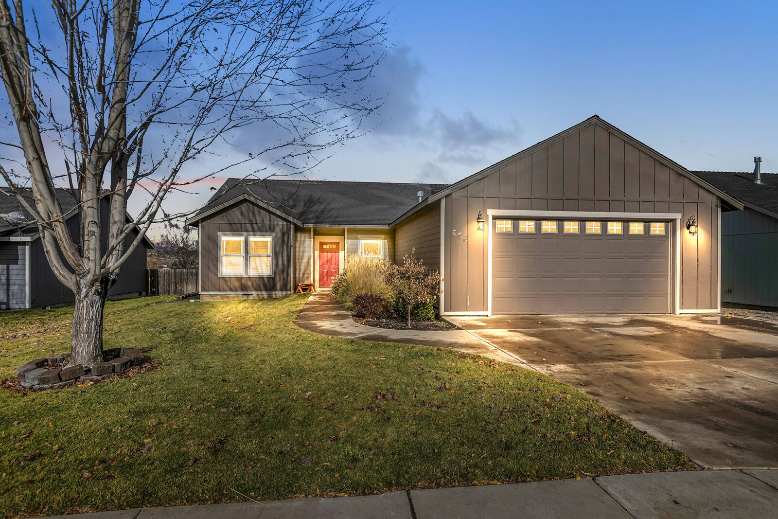 Property Photo: 568 NE Marigold Street OR 97741