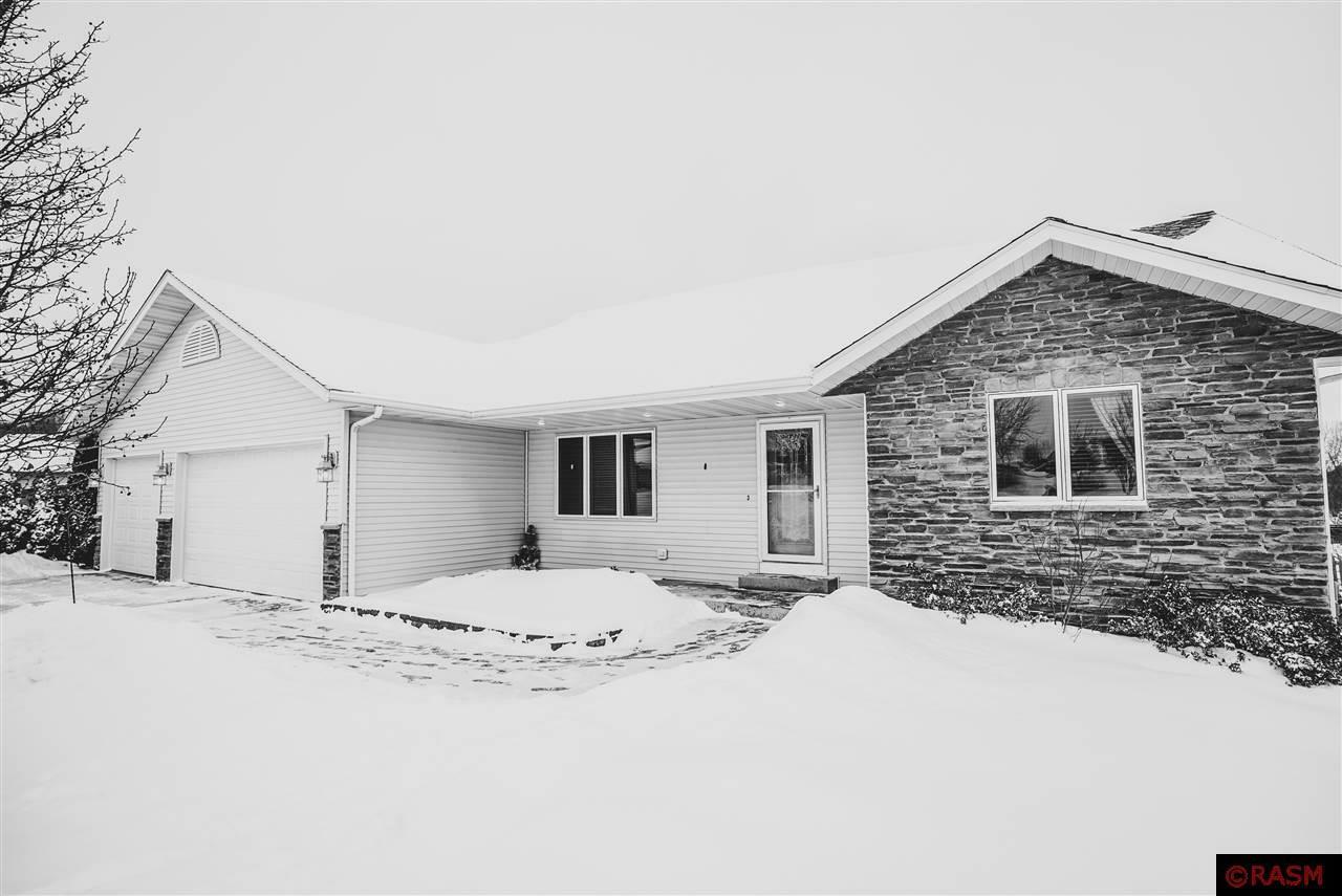 Property Photo: 524 Cardinal Place MN 56001