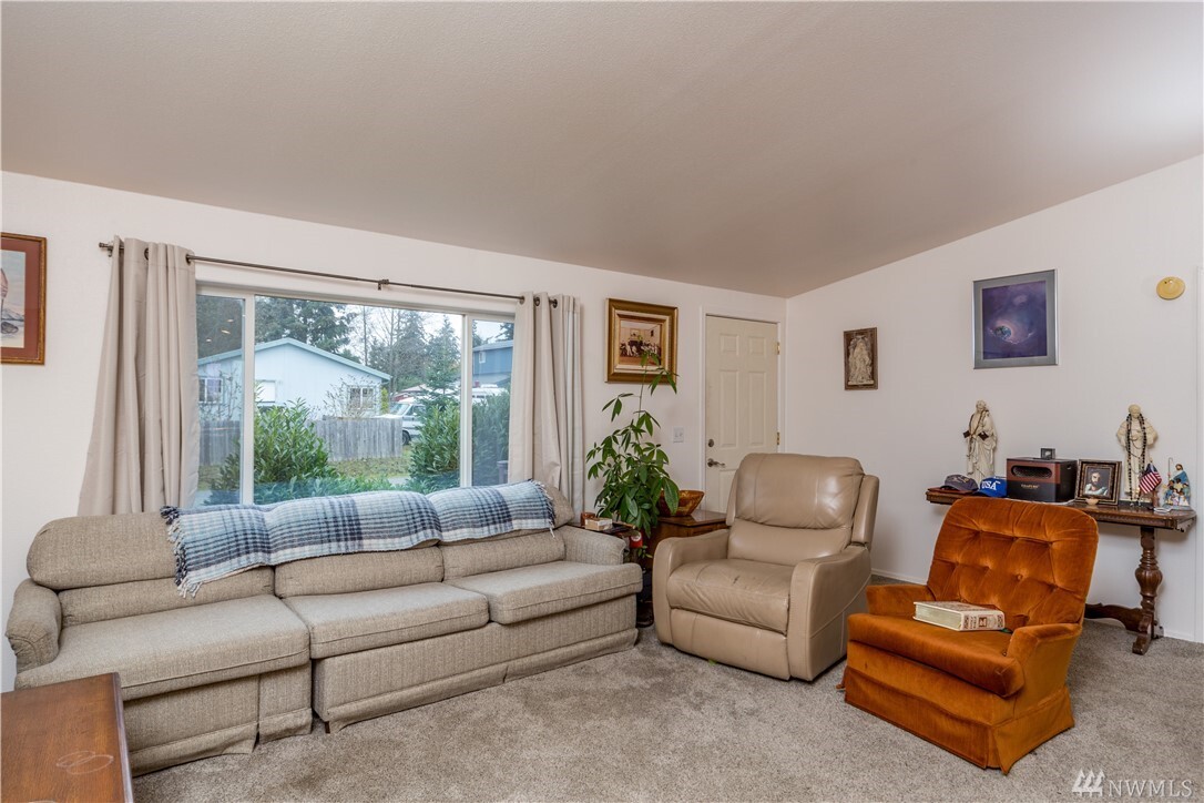 Property Photo: 33 Law WA 98368