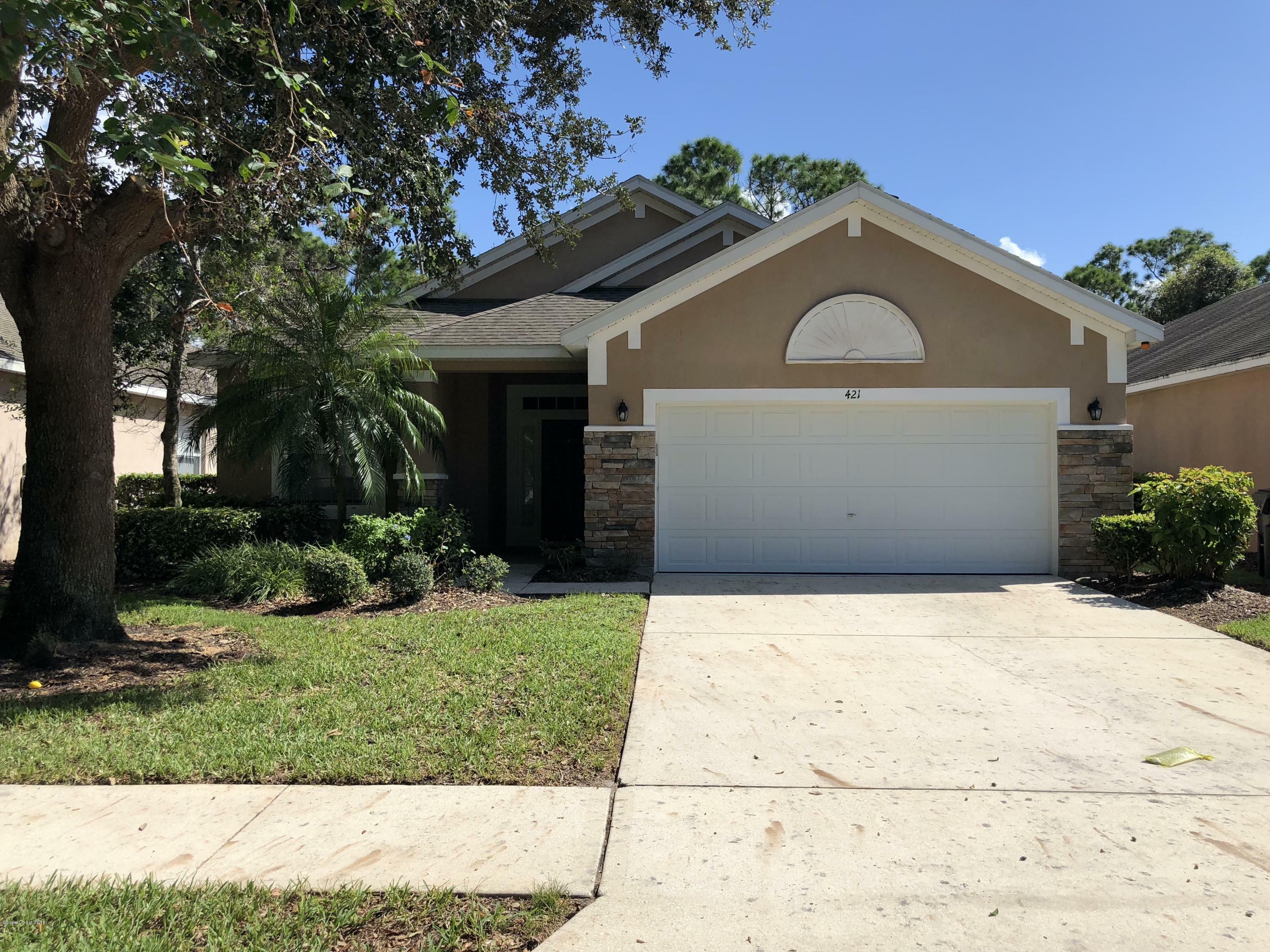 Property Photo: 421 Waterside Circle FL 32780