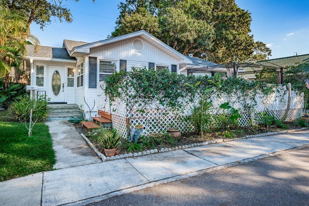 Property Photo: 720 11th Avenue N FL 33701