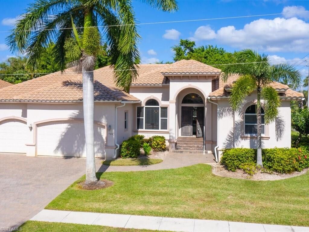 Property Photo:  980 Lido Ct  FL 34145 